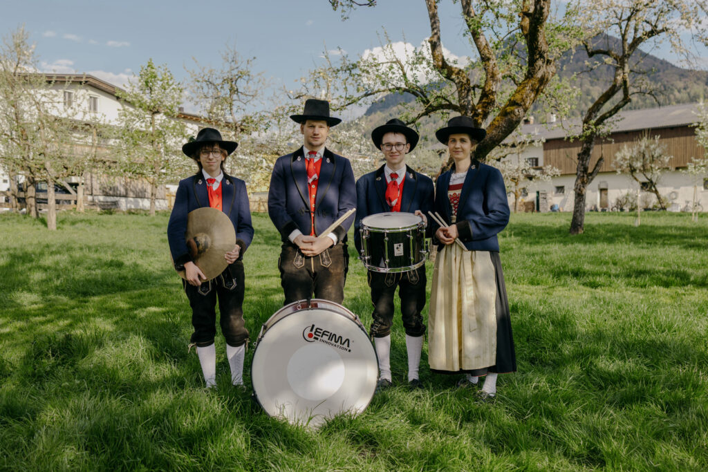 Schlagzeug: Patrick Kaltenmarkt, Alexander Biechl, Markus Becherstorfer, Caroline Ebner, (Elisabeth Widauer)